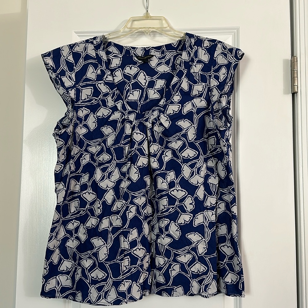 GW Banana Republic Short Sleeve Top